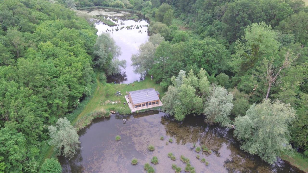 Mazières-de-Touraine La Cabane Du Pont Du Douet מראה חיצוני תמונה